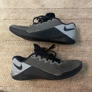 Women’s Nike Metcon 5 *size 7*